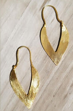 Load image into Gallery viewer, ALMOND METAL THIN EARRING
