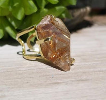 Load image into Gallery viewer, PULILATED QUARTZ RING
